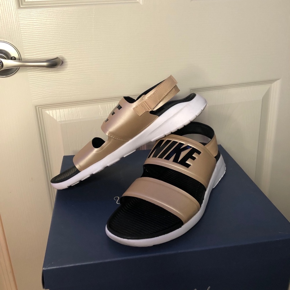 NIKE SANDALS